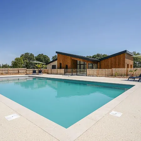 N°38, Golf Et Piscine Commune, 2 Nyaraló *