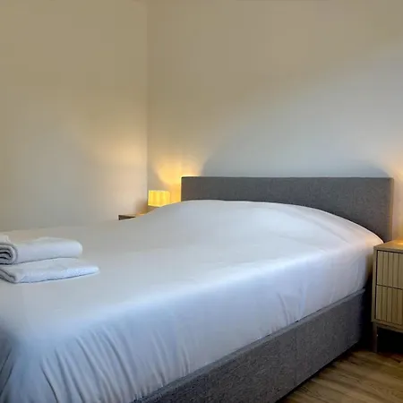 N°38, Golf Et Piscine Commune, 2 Nyaraló Nesmy